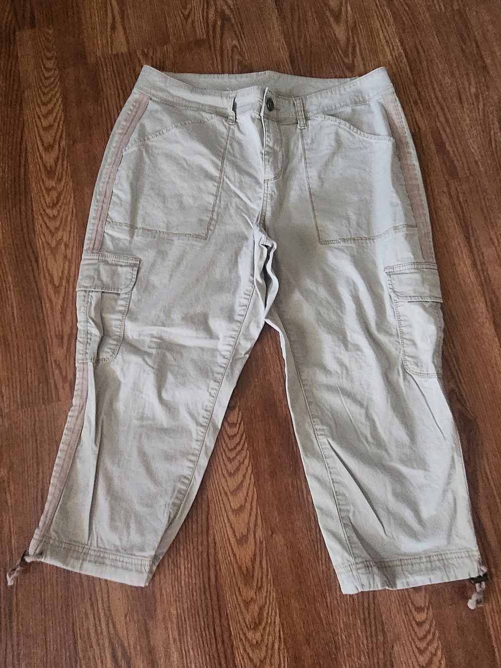 Time and Tru Light Khaki Cargo Capris with Side Stripe
